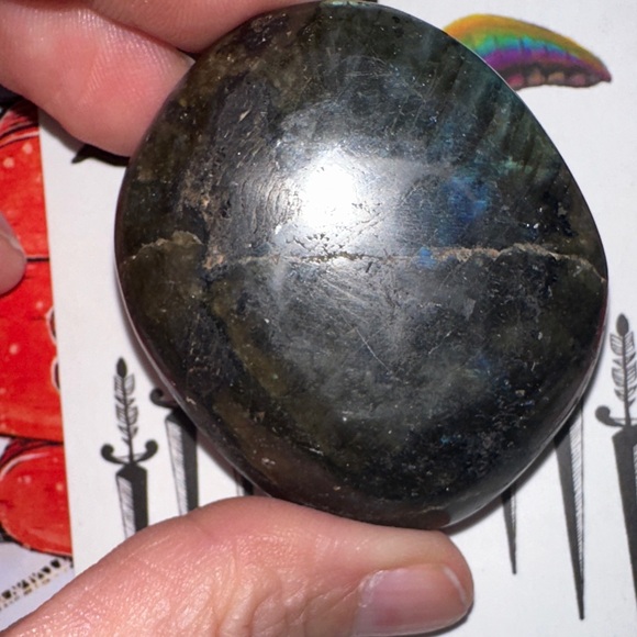 Pilished Labradorite Palm stone A grade - Picture 3 of 15